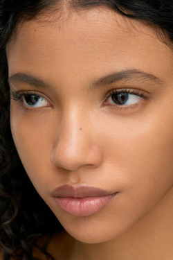 ZARA УВЛАЖНЯЮЩИЙ ТОНАЛЬНЫЙ КРЕМ SPF 50, ТЕМНО-БЕЖЕВЫЙ