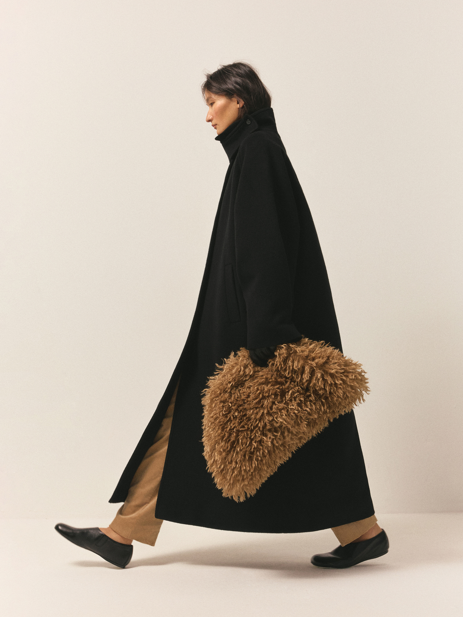 Клатч из эко-меха ламы