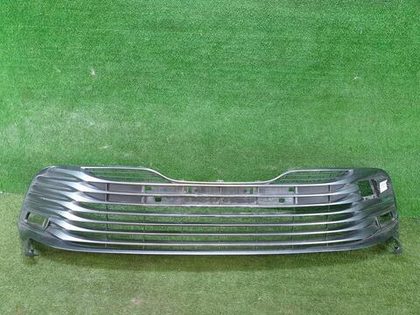 Решетка переднего бампера Toyota Camry xv70 (2017-2021)