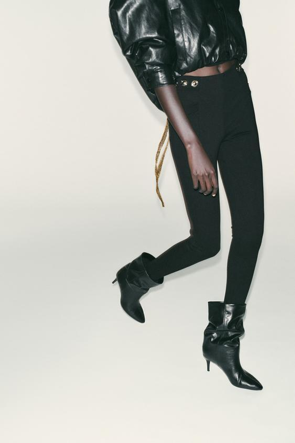 ZARA ЛЕГИНСЫ С ЗОЛОТИСТЫМИ ПУГОВИЦАМИ, ЧЕРНЫЙ