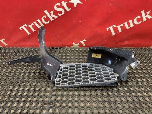 Подножка (дефект) правая 2021г