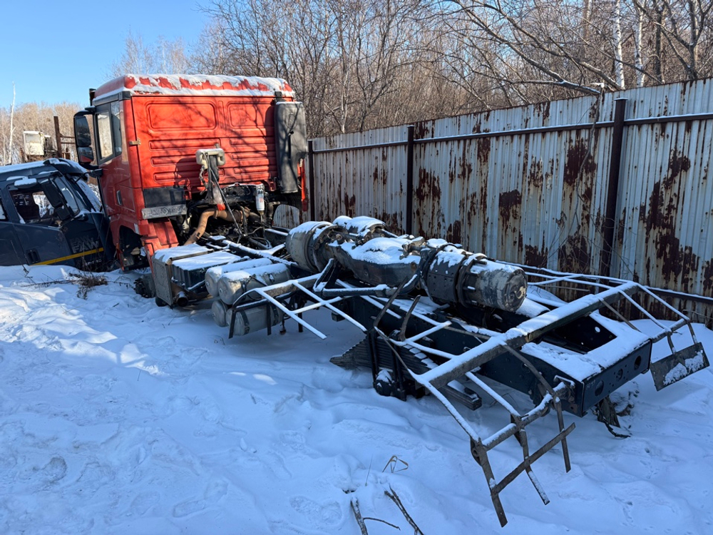 Shacman (Shaanxi) SX* 6x6 Седельный тягач SX42586V385 (Дизельный, 11,6 л, 423 л.с., МТ)