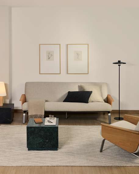 Трехместный диван Amsen, бежевый с подлокотниками из шпона дуба