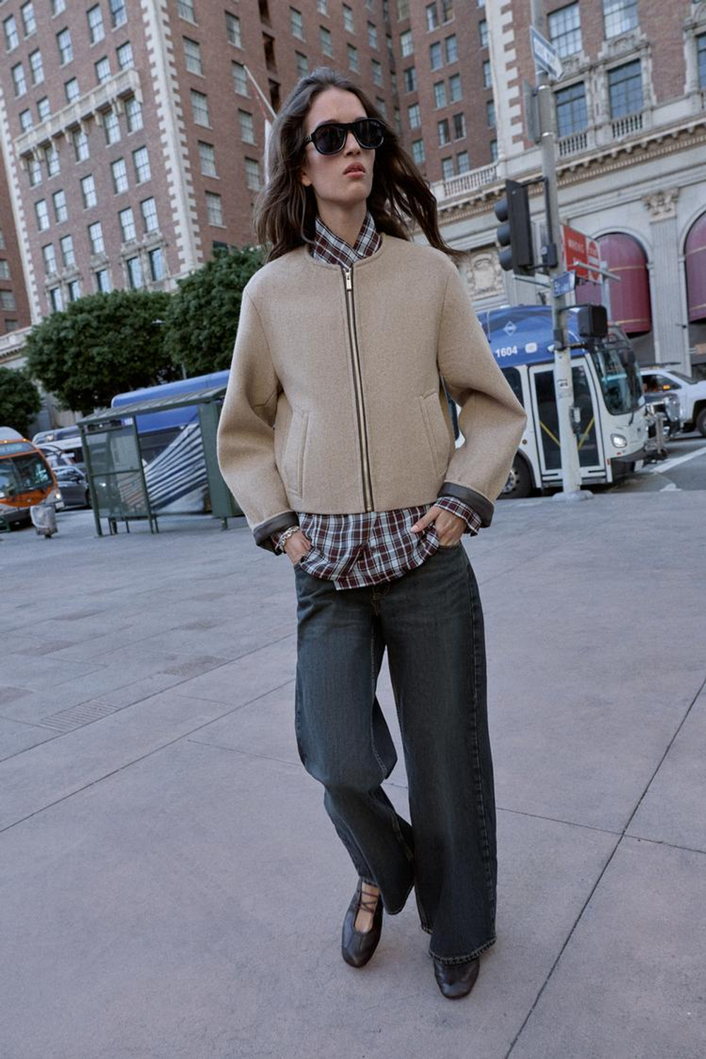 ZARA БОМБЕР С ОТДЕЛКОЙ ИЗ ИСКУССТВЕННОЙ КОЖИ, ПЕСОЧНЫЙ