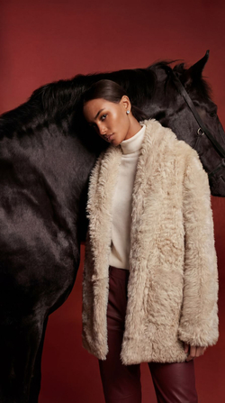 Дубленка двусторонняя белая Тиградо