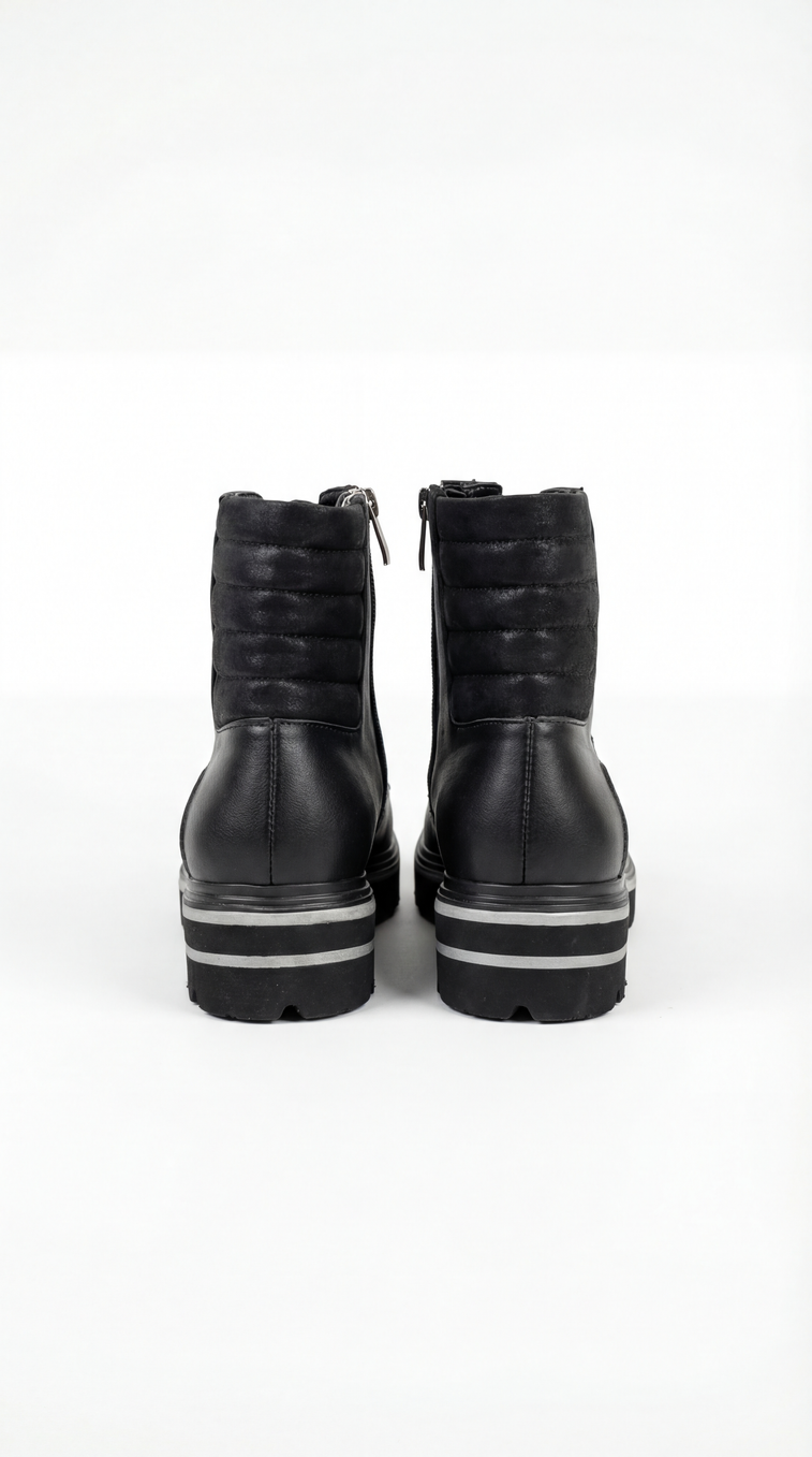 Ботинки с заклепками