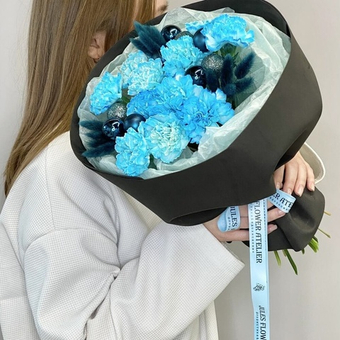 «Полночь» букет из диантусов с лагурусом