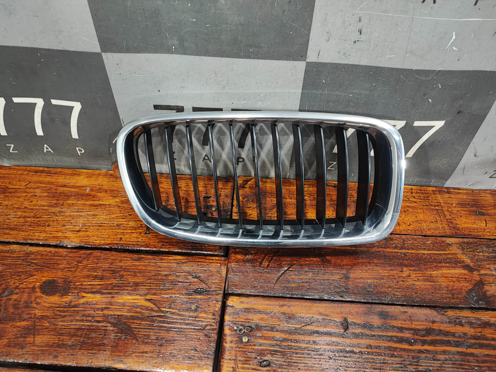 Решетка радиатора правая BMW 3-Series (F30) 11-16 Б/У Оригинал 51137405836