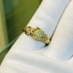 Золотое кольцо пантера с изумрудом и бриллиантами