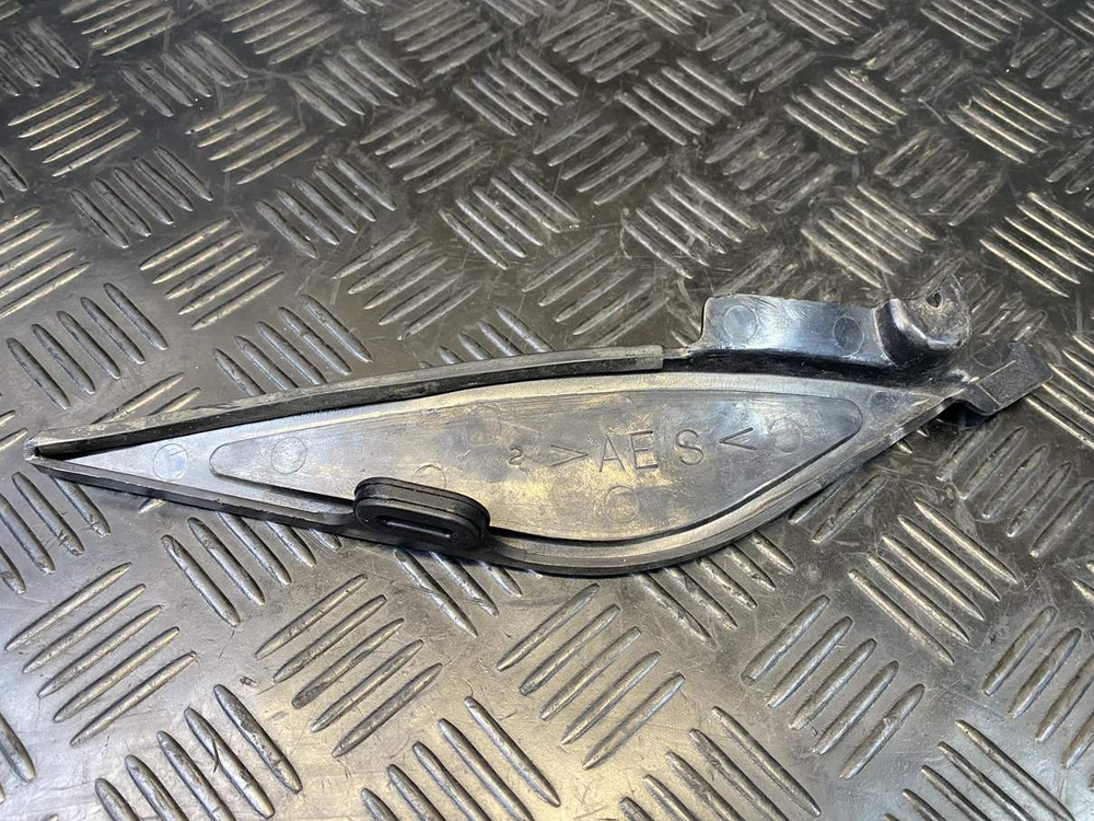 Пластик боковой правый Yamaha TDM850 RN03J 053971