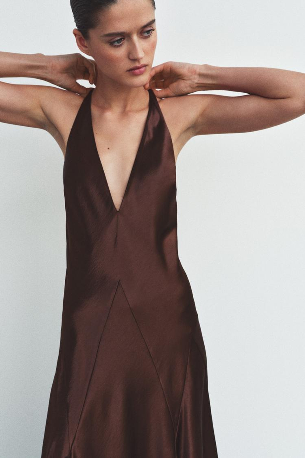 ZARA ДЛИННОЕ ОБЪЕМНОЕ ПЛАТЬЕ ИЗ АТЛАСА, ГРАНАТОВЫЙ