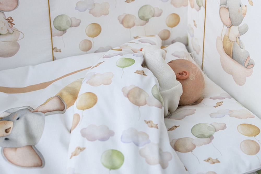 Комплект в детскую кроватку Lappetti Шарики для прямоугольной кроватки 6 предметов Молочный