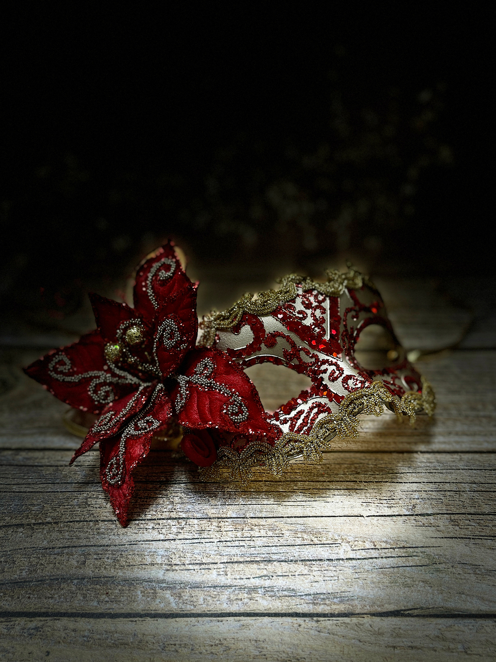 Маска с пуансеттией 20см ChristmasDeLuxe красно-золотая