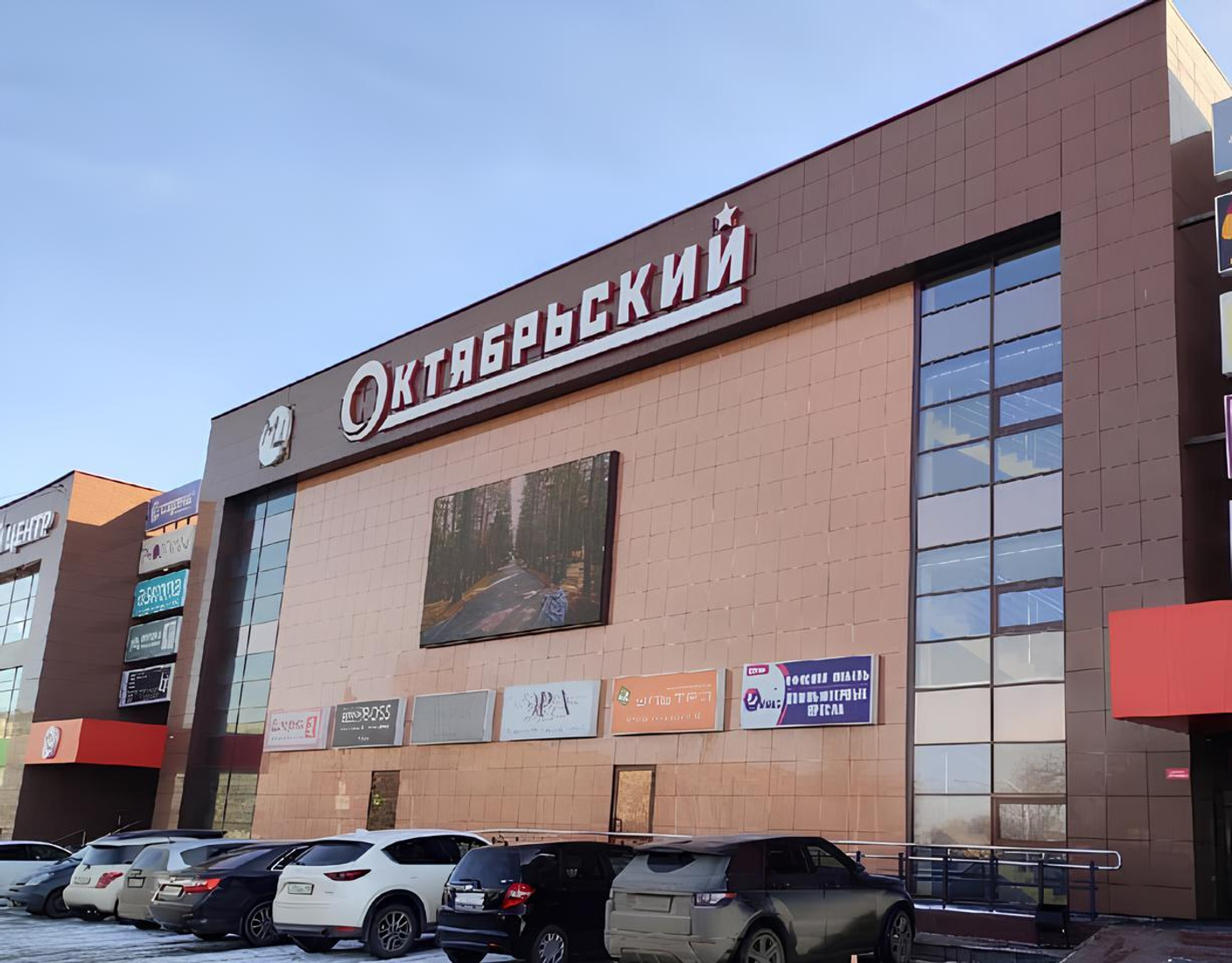 Приглашаем вас в наш мебельный салон, который находится в центре города.