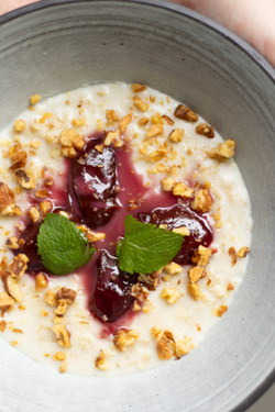 ОВСЯНАЯ КАША С КАРАМЕЛИЗИРОВАННОЙ СЛИВОЙ NEW