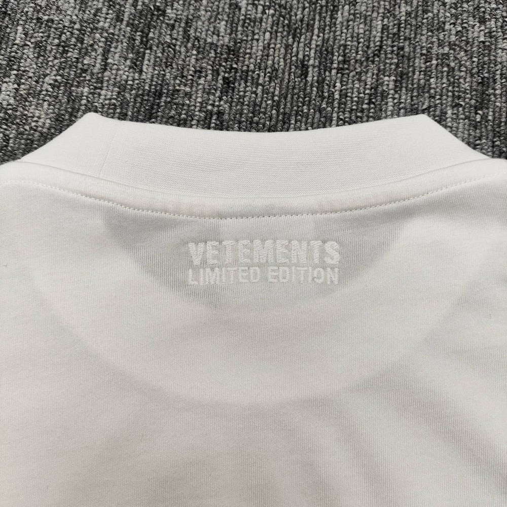 Футболка Vetements