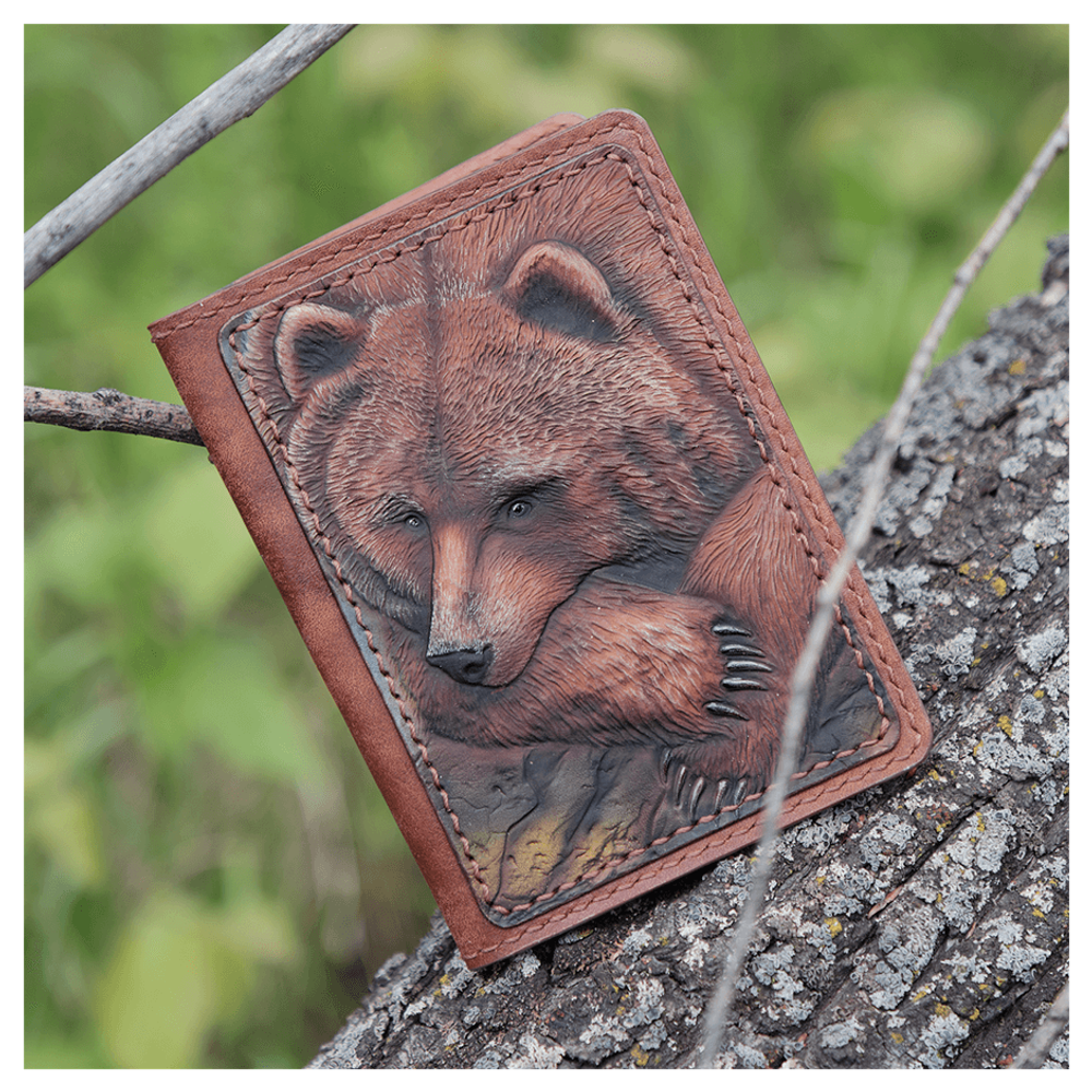 Кожаная обложка на паспорт «Медведь»