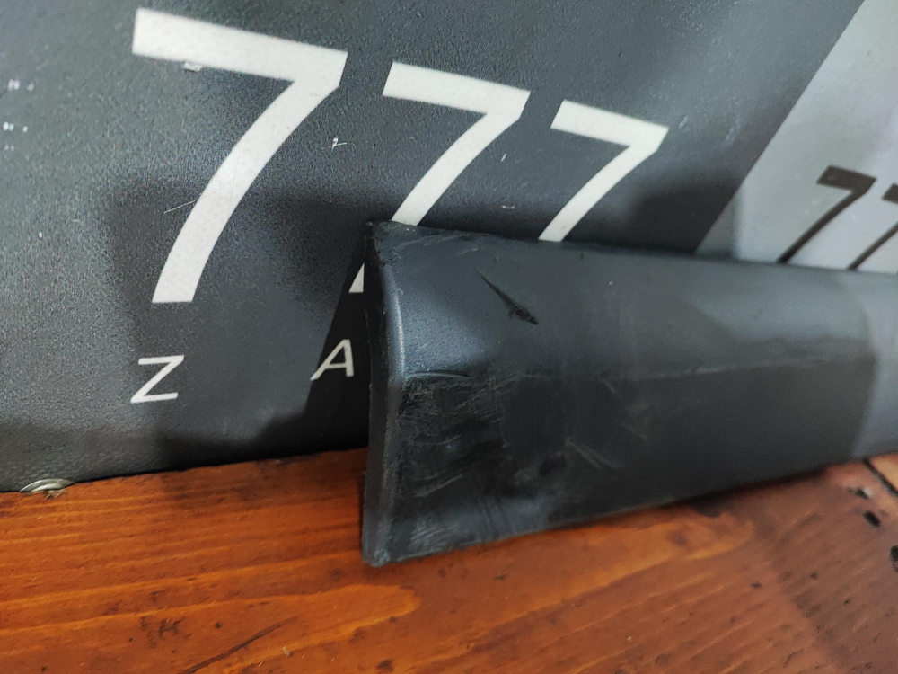 Накладка двери передней правой Lada Largus Б/У Оригинал 8450000408