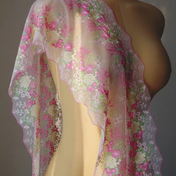 Вышивка на сетке розовая/цветочная 24 см