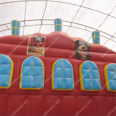 Большой надувной батут-горка "Корабль флибустьеров" 14*8*6 м