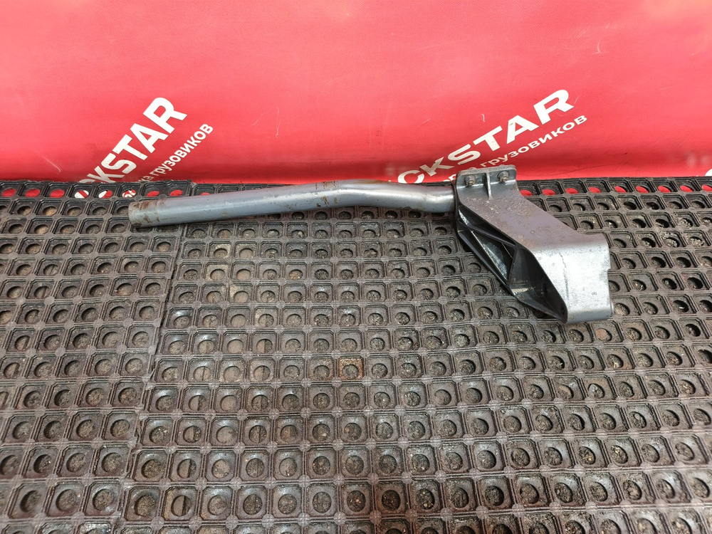 Кронштейн крыла заднего