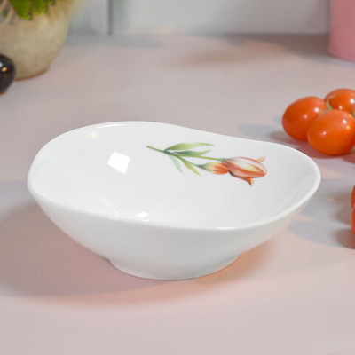 Салатник 400мл 15*6см Лилия, треугольная форма, опаловое стекло, MILLIMI