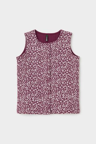 жилет  для девочки  КР 302575/насыщенная клюква,милые цветочки к499