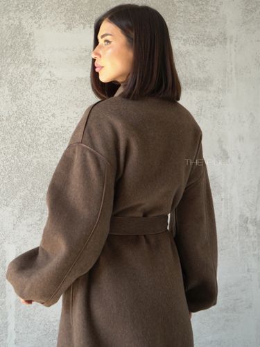 Коричневое двустороннее пальто на поясе с меховым воротником