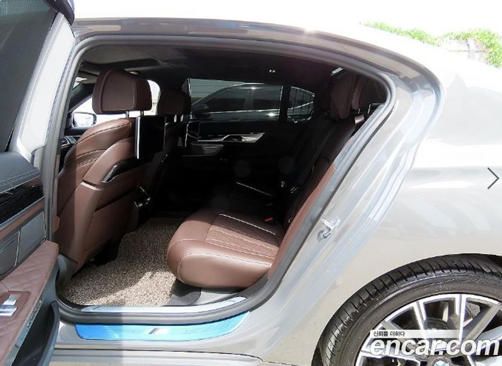 BMW 7 Series (G11) 740Li xDrive M Sports (10.2020)