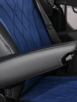 Чехлы Люкс MAN TGX, TGS с 2021 года без регулировки ремня безопасности водителя по высоте (экокожа, черный, синяя вставка)