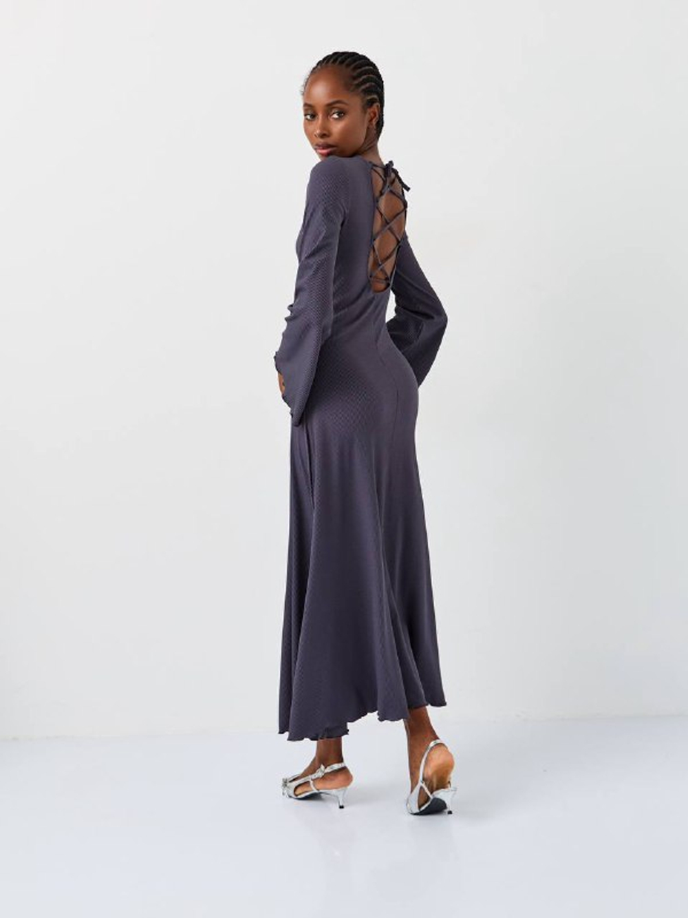 Платье с открытой спиной длинное