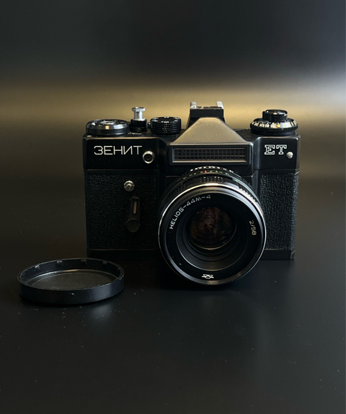 Фотоаппарат Зенит - ЕТ с объективом "Гелиос-44-2", в оригинальном кофре с коробкой. (БелОМО), СССР