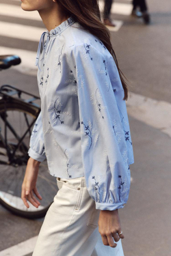 ZARA БЛУЗА С ВЫШИВКОЙ И ПРИНТОМ, СИНИЙ/БЕЛЫЙ