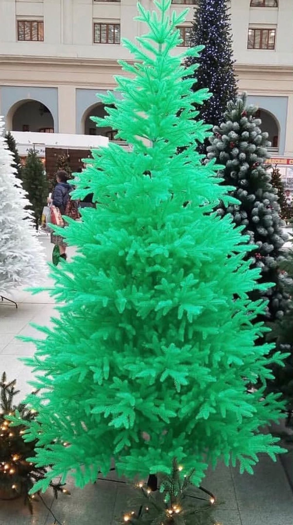 Искусственная елка «Фэнтези салатовая» (Литая хвоя) от 1,5 м до 3 м