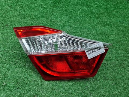 Фонарь левый внутренний Toyota Camry xv50 (11-14)