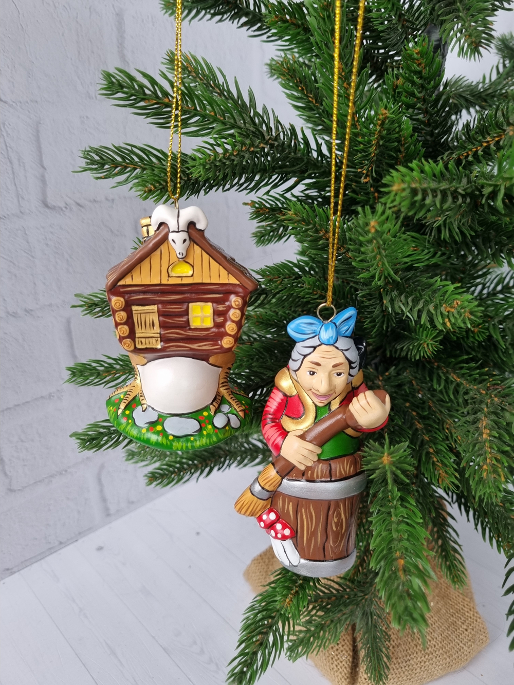 Набор игрушек из фарфора на ёлку юаба-яга и избушка на курьих ножках