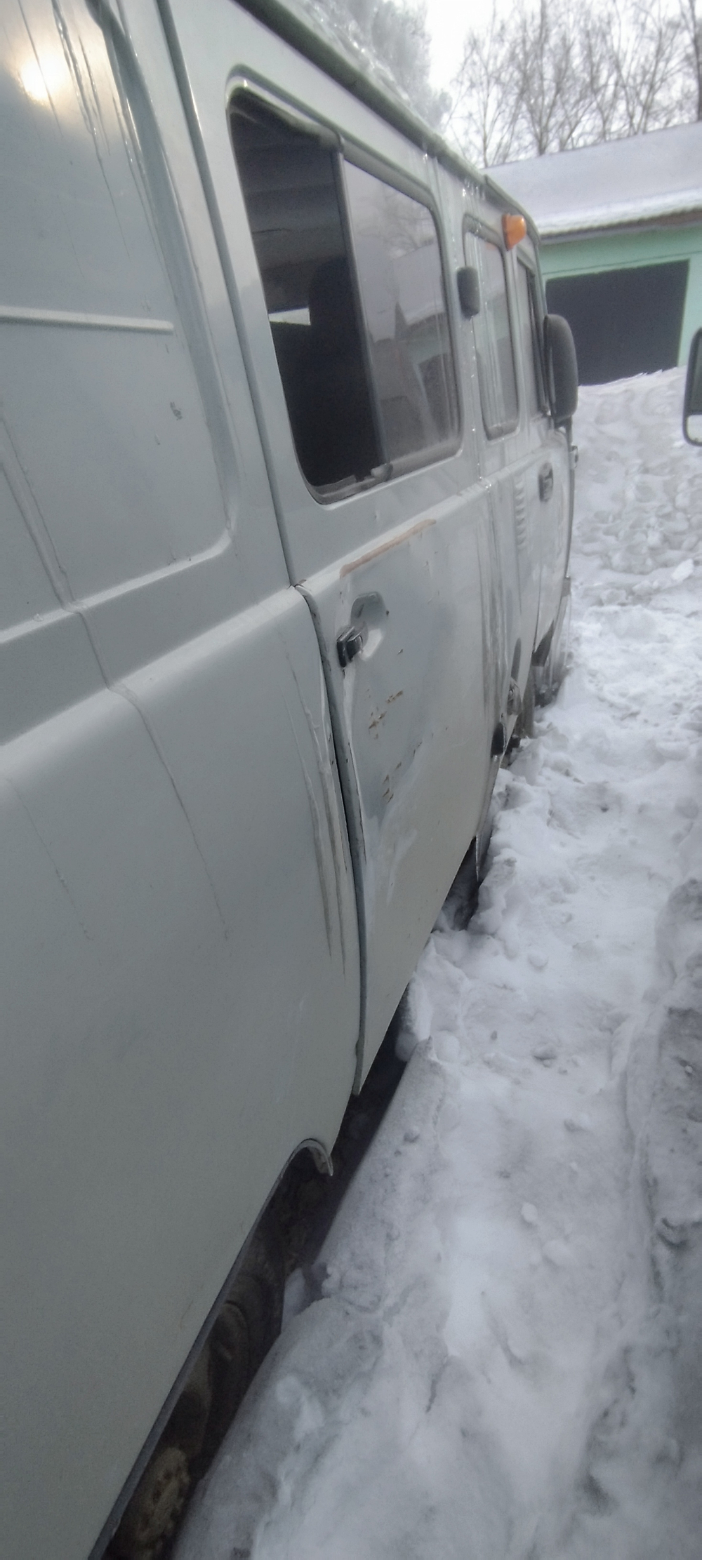 UAZ 3909* Грузопассажирский 390995-04 (Фургон, 6+1 мест, без ABS, Бензиновый, 2,7 л, 112 л.с.)