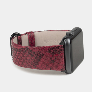 Ремешок кожаный для Apple Watch 42/44/45/49mm Classic малинового цвета