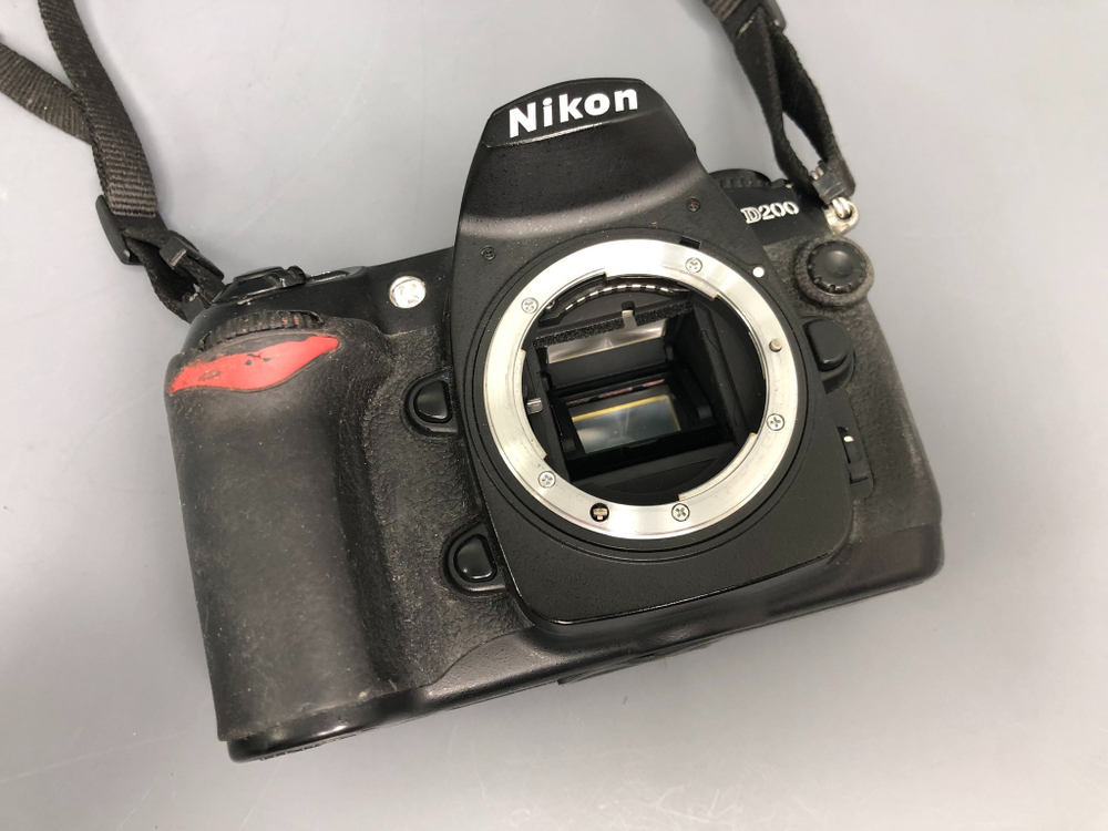 Nikon D200 kit AF-S DX 18-55mm 3.5-5.6G VR II 98.000 кадров