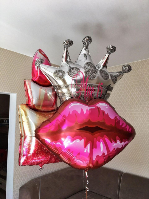 Губы,помада, корона с надписью