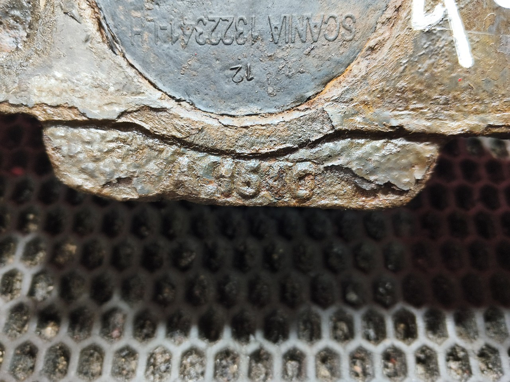 Кронштейн амортизатора переднего