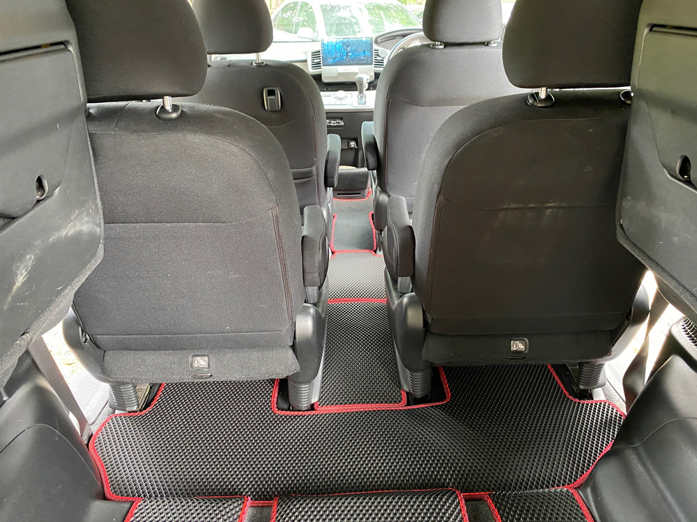 Honda Freed 1 Hybrid (капитанские кресла)