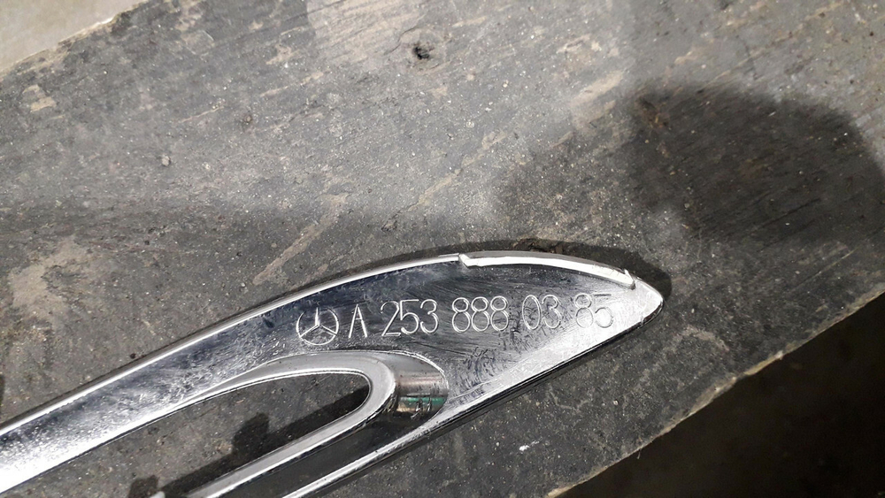 Молдинг решетки радиатора Mercedes GLC (X253) 15-19 Б/У Оригинал A2538880385