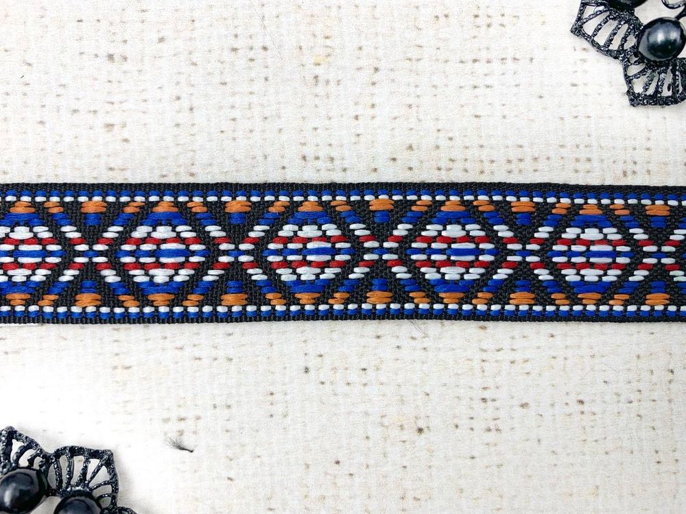 Тесьма жаккард, ш. 2,5 см (НАРЕЗКА)