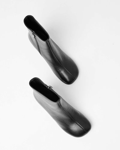 Ботильоны на замке из натуральной кожи черный