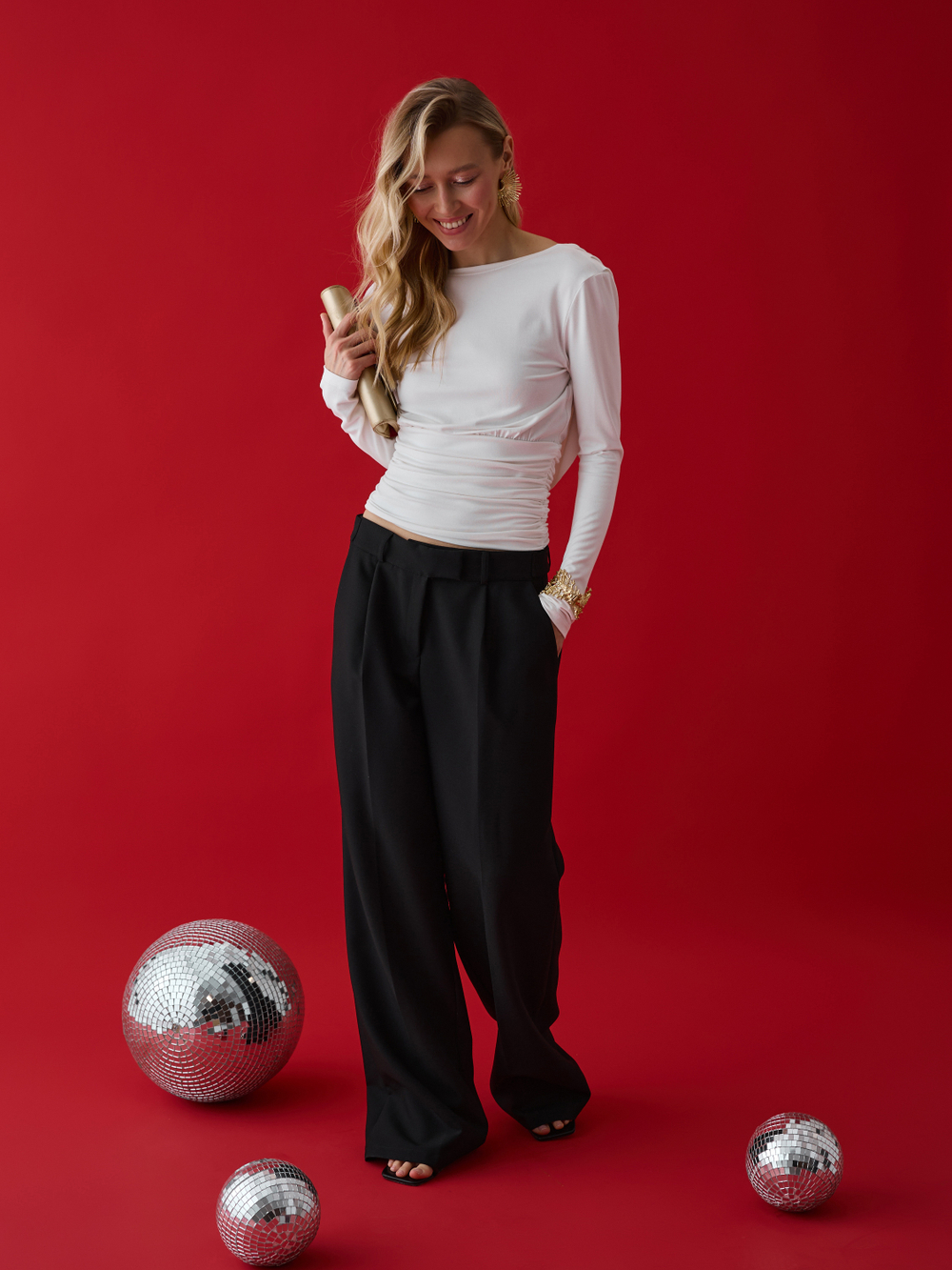 Лонгслив нарядный с открытой спинкой