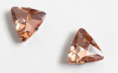 Стразы пришивные стекло в оправе "Треугольник", р. 18 мм, розовый персик