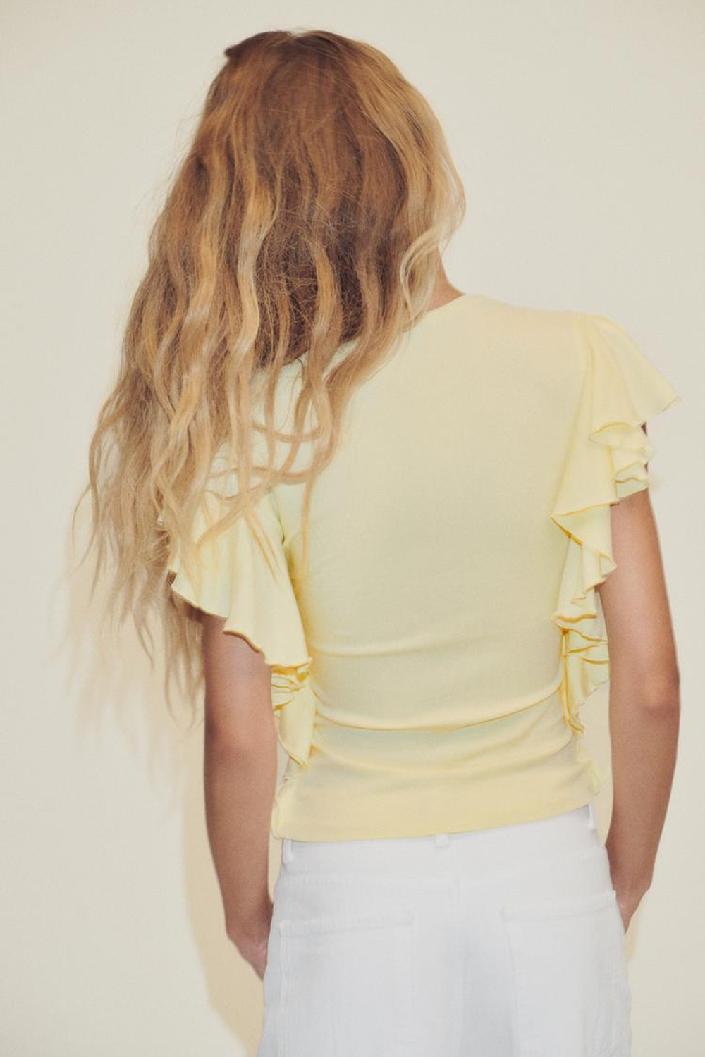 ZARA ФУТБОЛКА С РУКАВАМИ-ВОЛАНАМИ, ЖЕЛТЫЙ