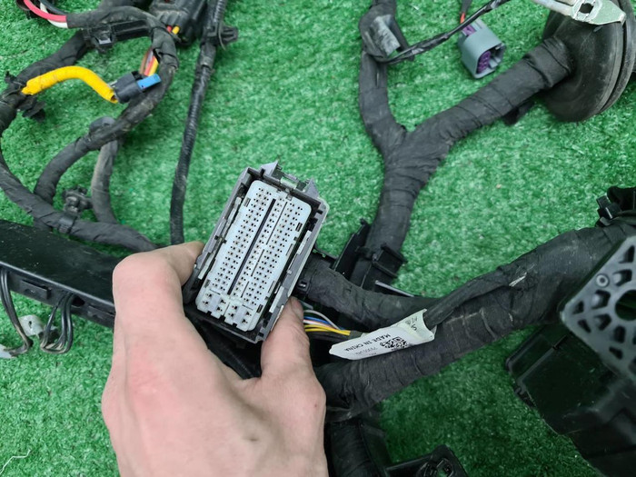 Проводка моторного отсека Geely Coolray (19-нв)