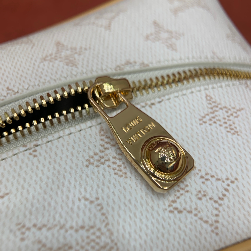 Louis Vuitton Locker Dopp Kit